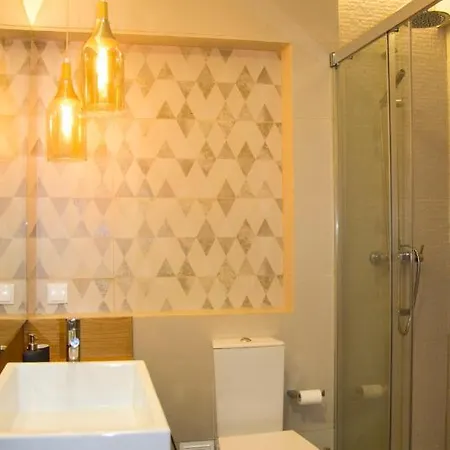 Daniela's - Brand New In * Costa de Caparica