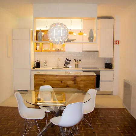 Daniela's - Brand New In * Costa de Caparica