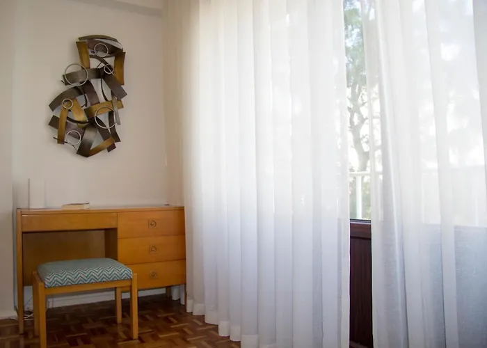 Daniela's - Brand New In * Costa de Caparica