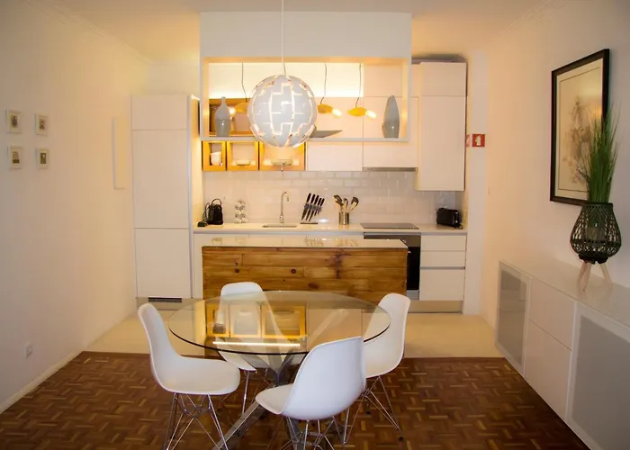 Daniela's - Brand New In * Costa de Caparica